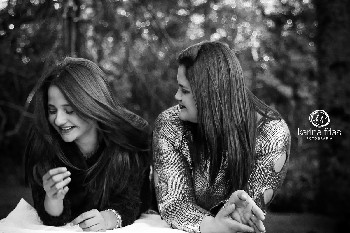 o ensaio de família faz com quie as modelos sorriam