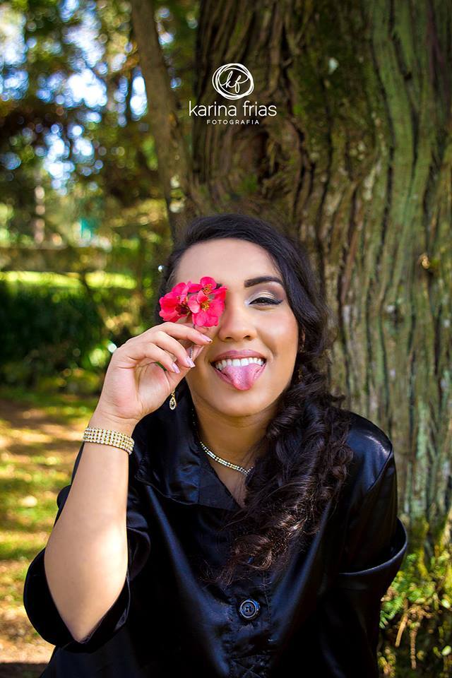 em seus 15 anos, a modelo posa para as lentes da fotógrafa de família 