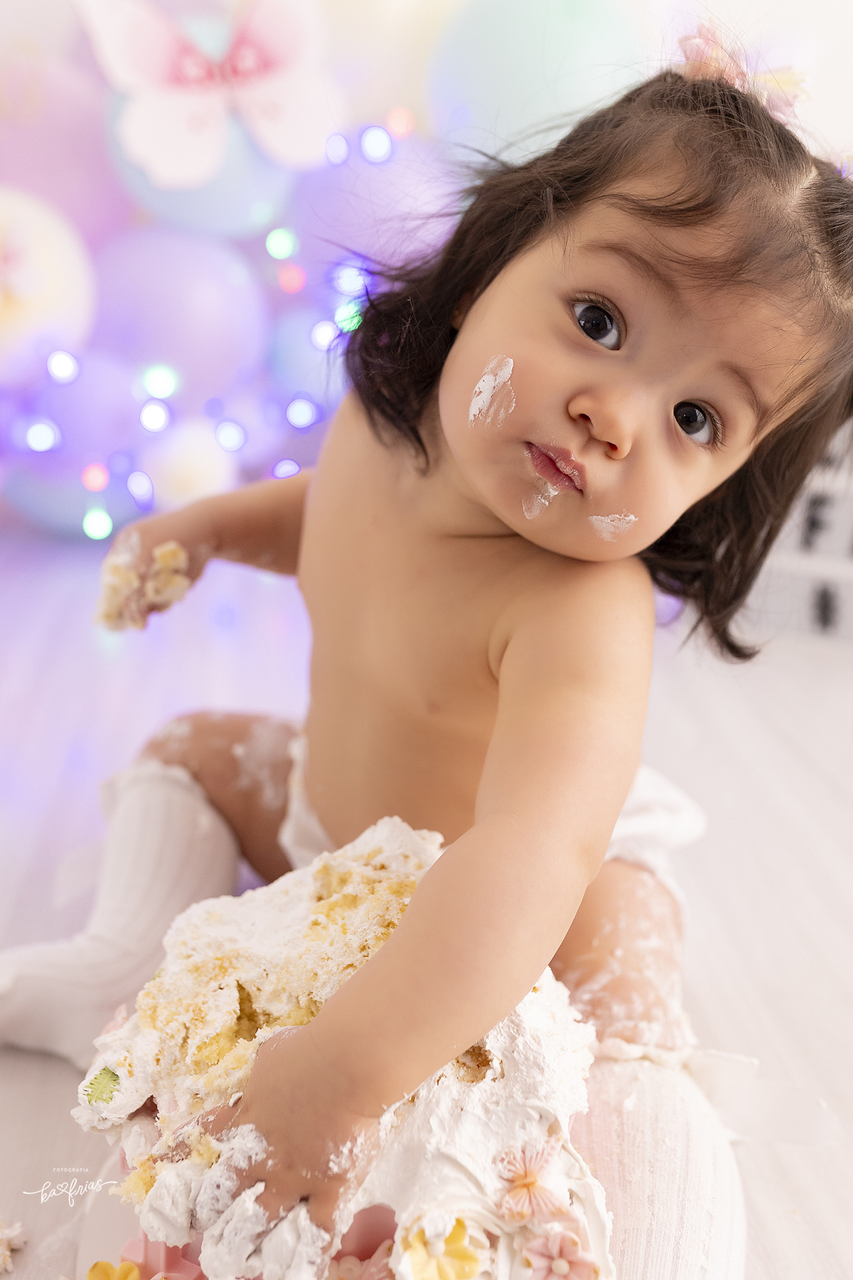 a bebe olha para a fotografa de caxias do sul, ka frias