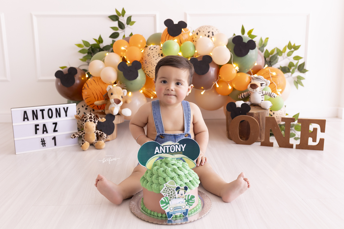 o menino sorri para a fotografa de bebes de caxias do sul, ka frias