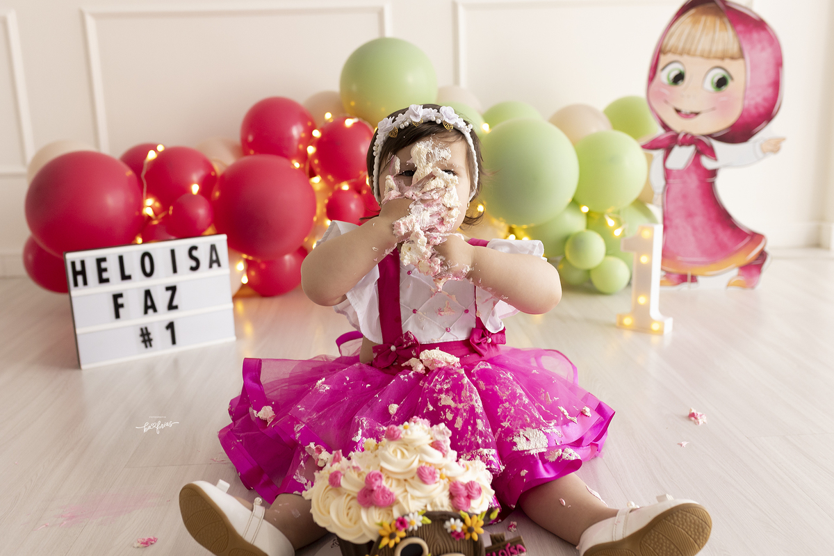 sessao de fotos de bebe com o bolo