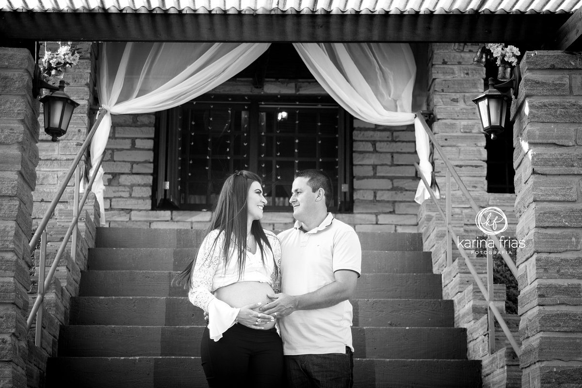 A fotógrafa de gestante de caxias do sul, Karina Frias, registra o olhar dos pais