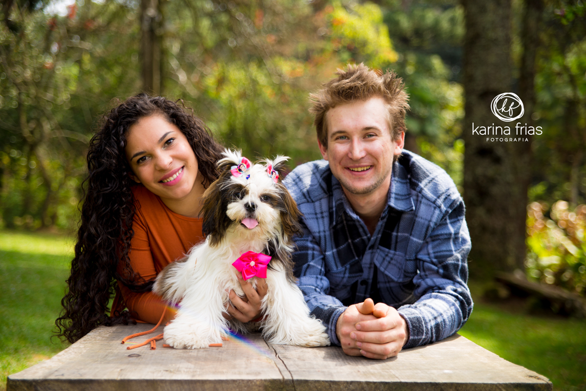 o mascote participa do ensaio do casal em parque de caxias do sul-rs