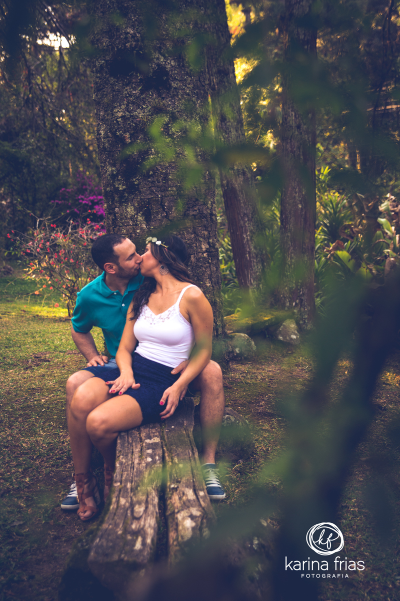 CASAL SE BEIJA ESCONDIDO PARA SEU ENSAIO