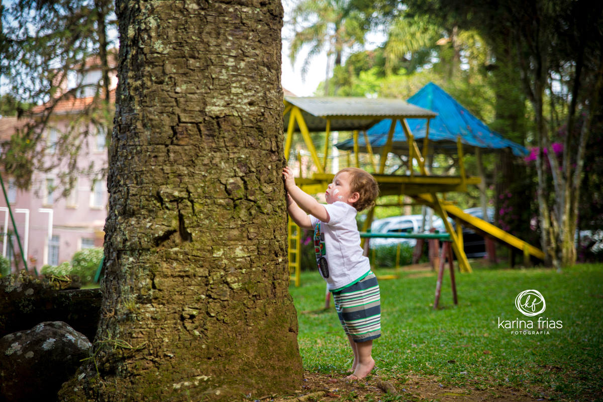 A CRIANÇA DA SEUS PASSINHOS NO ENSAIO INFANTIL
