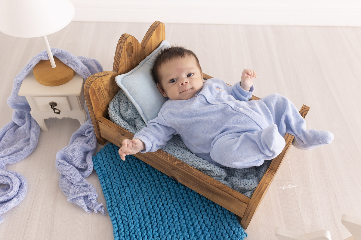 o bebe olha para a fotografa de caxias do sul, ka frias