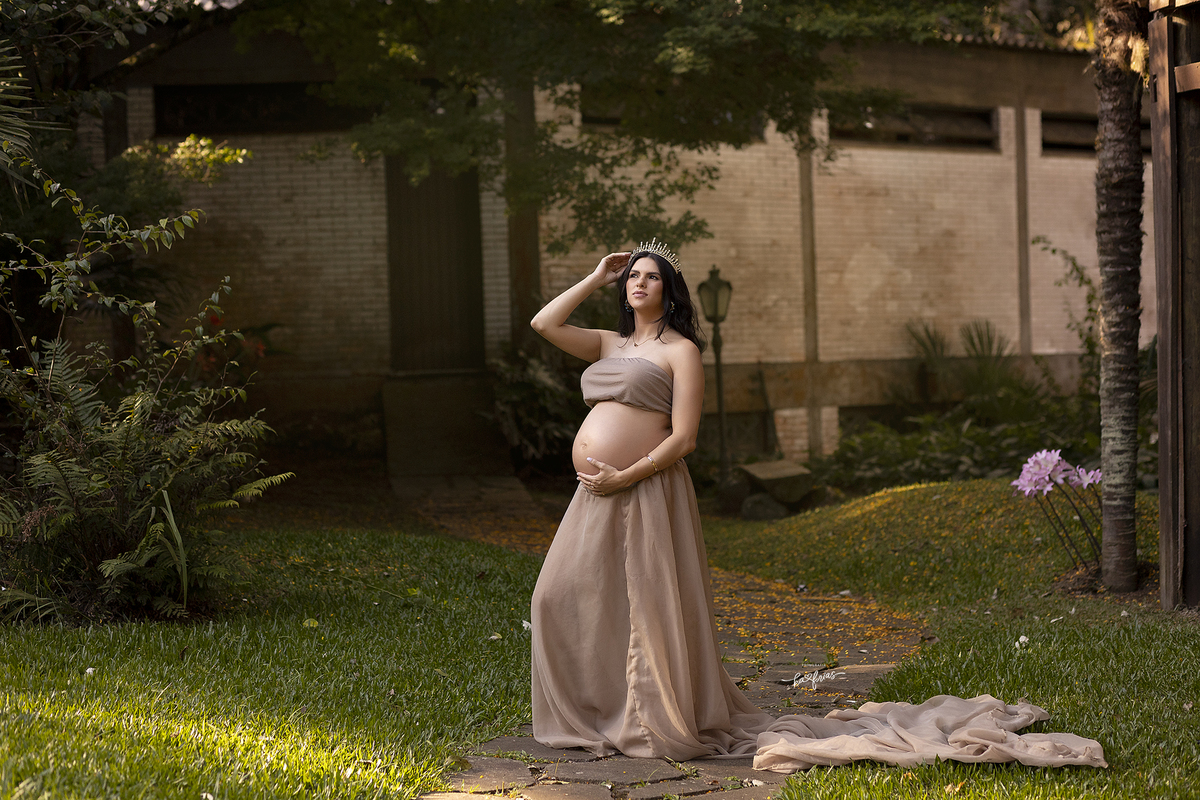 amodelo sorri para a fotografa de gestantes de caxias do sul, ka frias