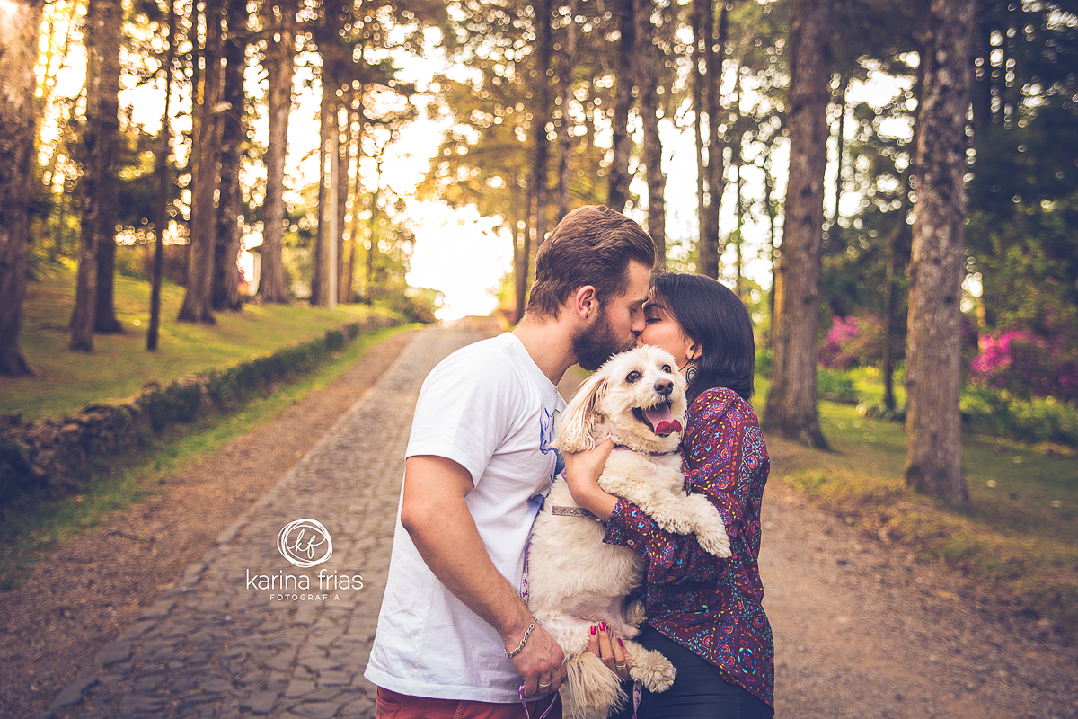 O CASAL SE BEIJA EM ENSAIO EXTERNO