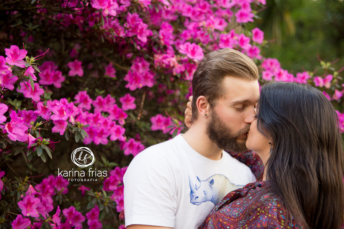 OS MODELOS SE BEIJAM EM BOOK EXTERNO DE CASAL EM CAXIAS DO SUL-RS