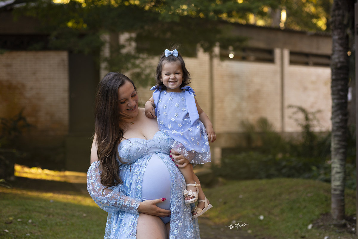 a irma participa do ensaio de gestante da mamae