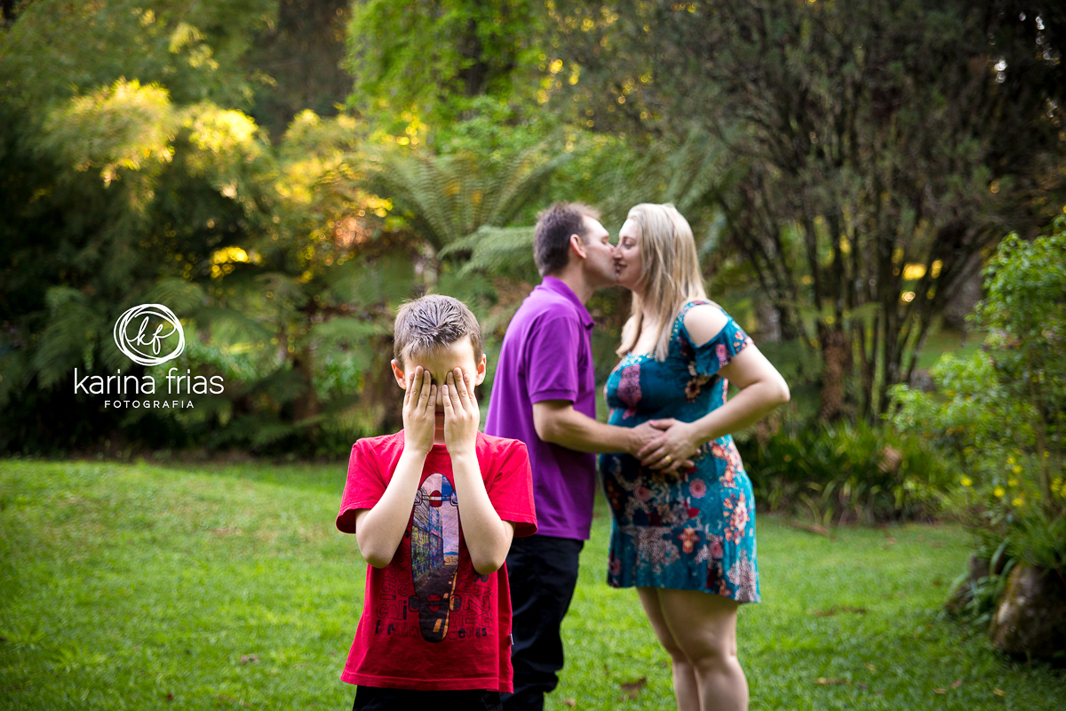 O FILHO DURANTE O ENSAIO EXTERNO DE GESTANTE FICA COM VERGONHA DOS PAIS