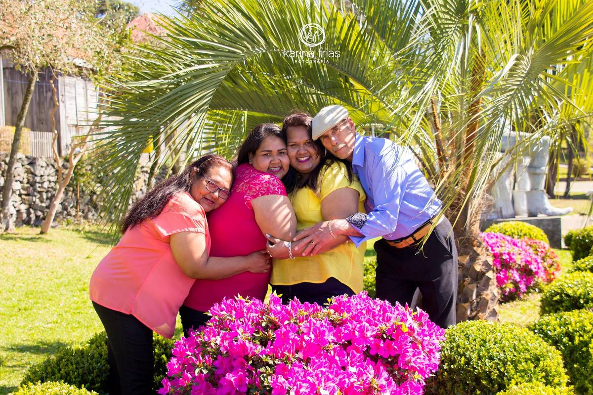 EM CAXIAS DO SUL-RS A FAMILIA SE ABRAÇA NO BOOK FAMILIAR