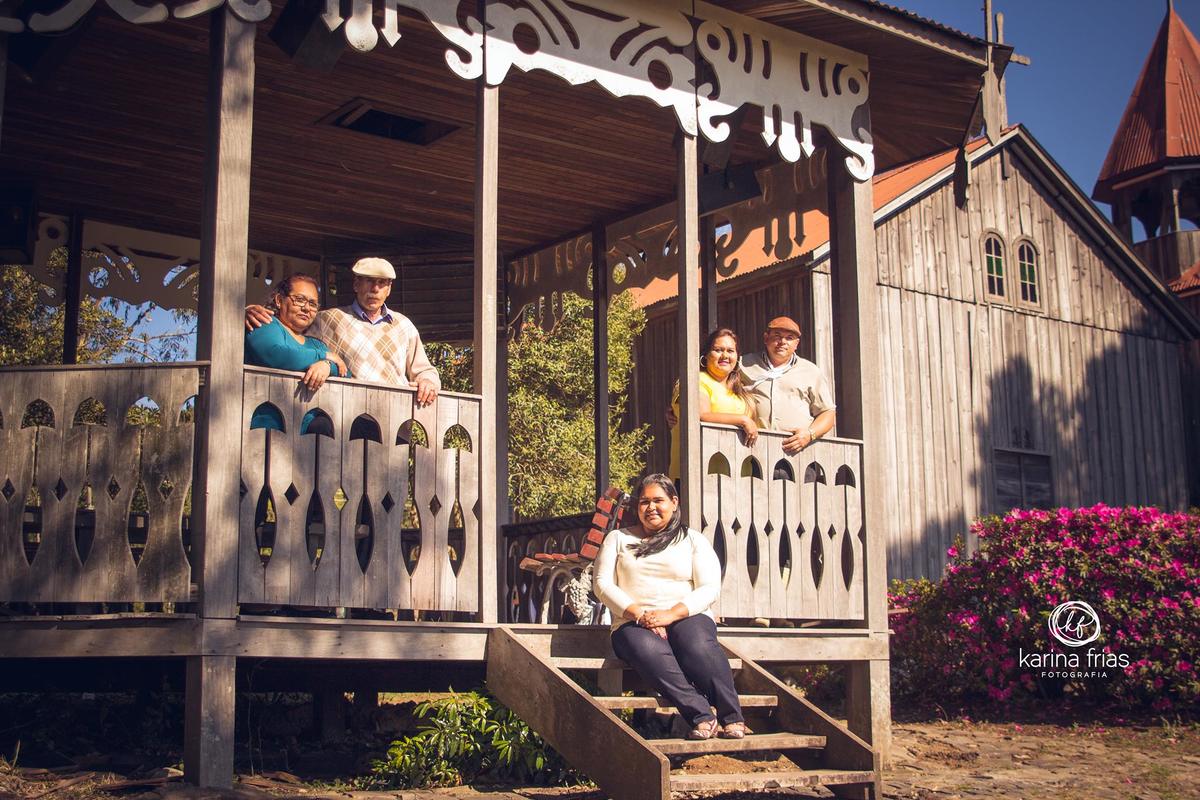 OS MODELOS FAZEM POSE NO ENSAIO EXTERNO