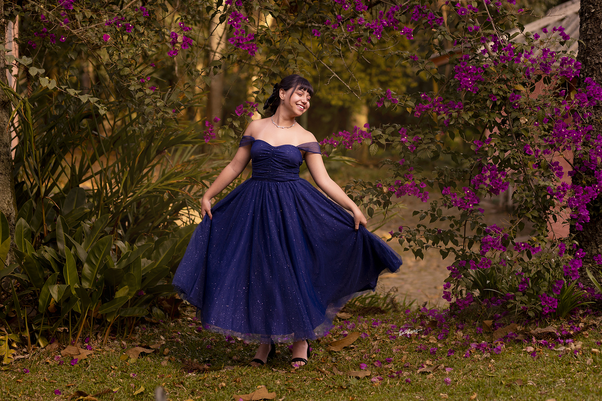 a menina danca na sessao de fotos de 15 anos