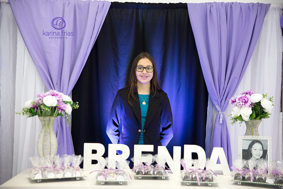 DEBUTANTE POSA PARA AS LENTES DA FOTOGRAFA DE 15 ANOS DE CAXIAS DO SUL-RS