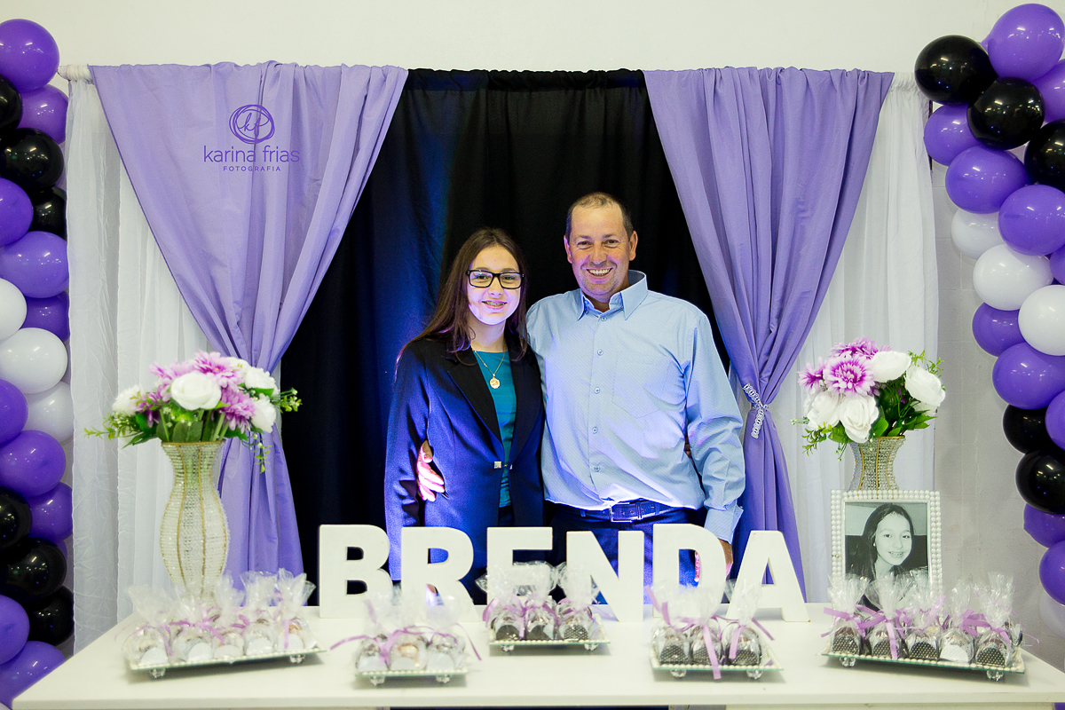 O PAI POSA PARA FOTO DOS 15 ANOS EM CAXIAS DO SUL-RS