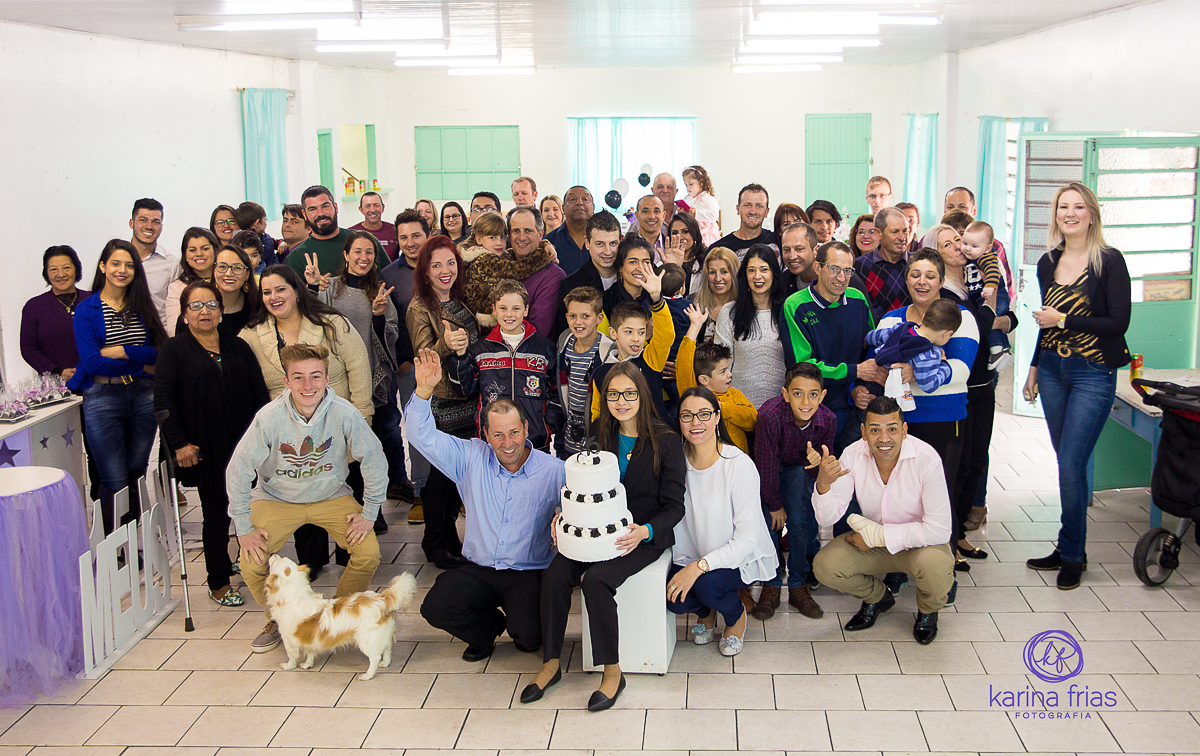 NOS 15 ANOS DA BRENDA TEVE MUITOS CONVIDADOS PARA A FOTO COLETIVA