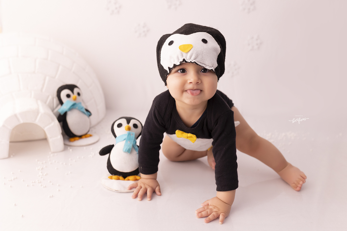 o bebe mostra a lingua para a fotografa de caxias do sul, ka frias