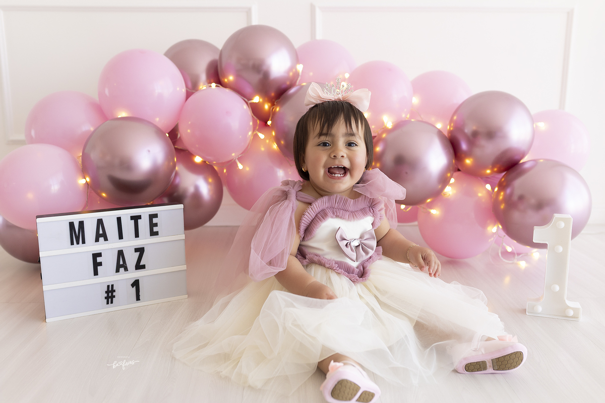 A BEBE SORRI PARA A FOTOGRAFA DE CAXIAS DO SUL NO ENSAIO DE UM ANINHO
