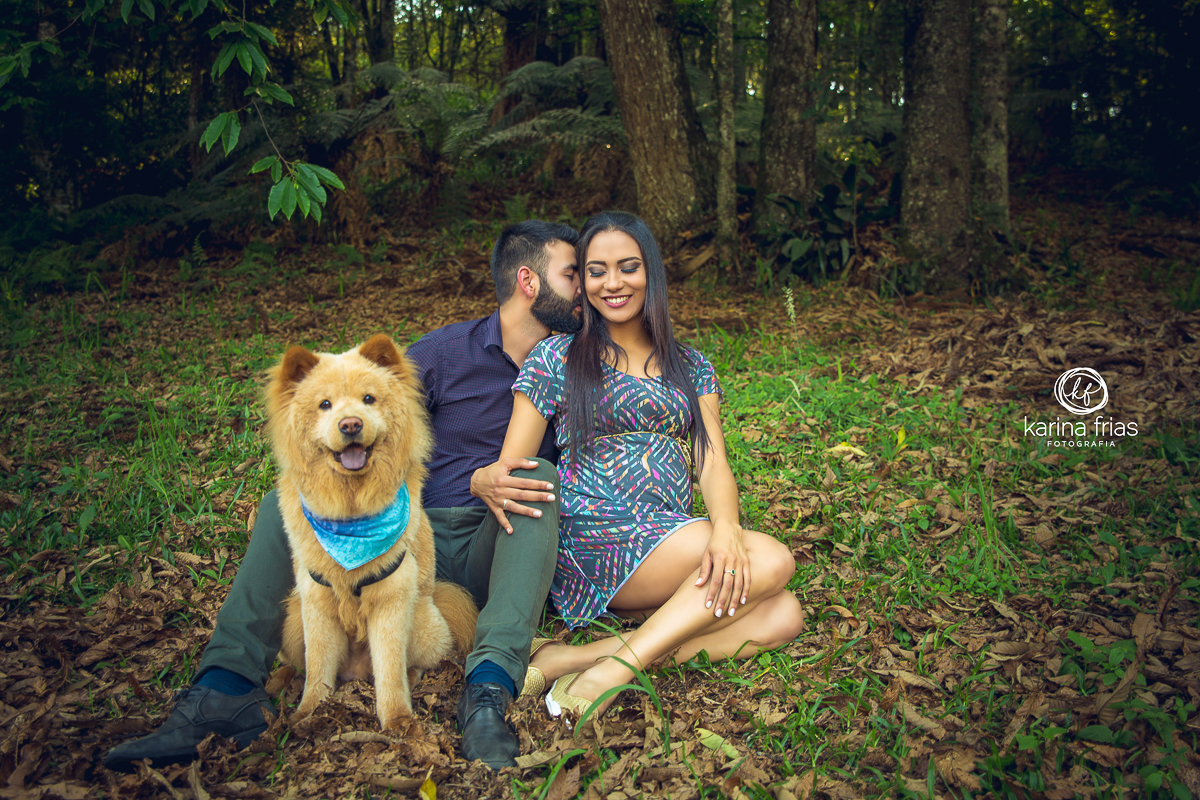 A GESTANTE ESCUTA AS PALAVRAS DO MARIDO EM ENSAIO EXTERNO