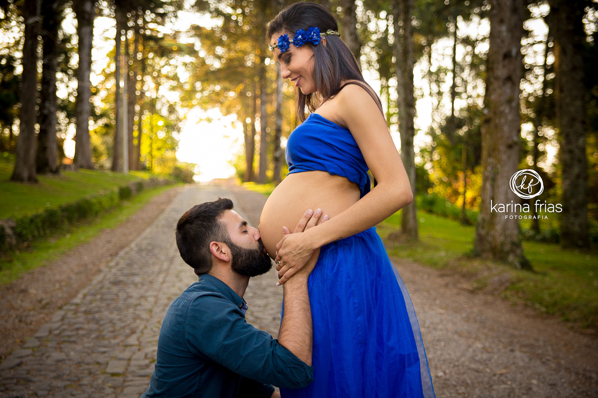 MARIDO BEIJA BARRIGA DA ESPOSA EM ENSAIO EXTERNO