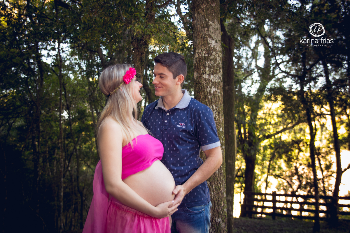 no ensaio de gestante ao ar livre, capturamos sentimentos