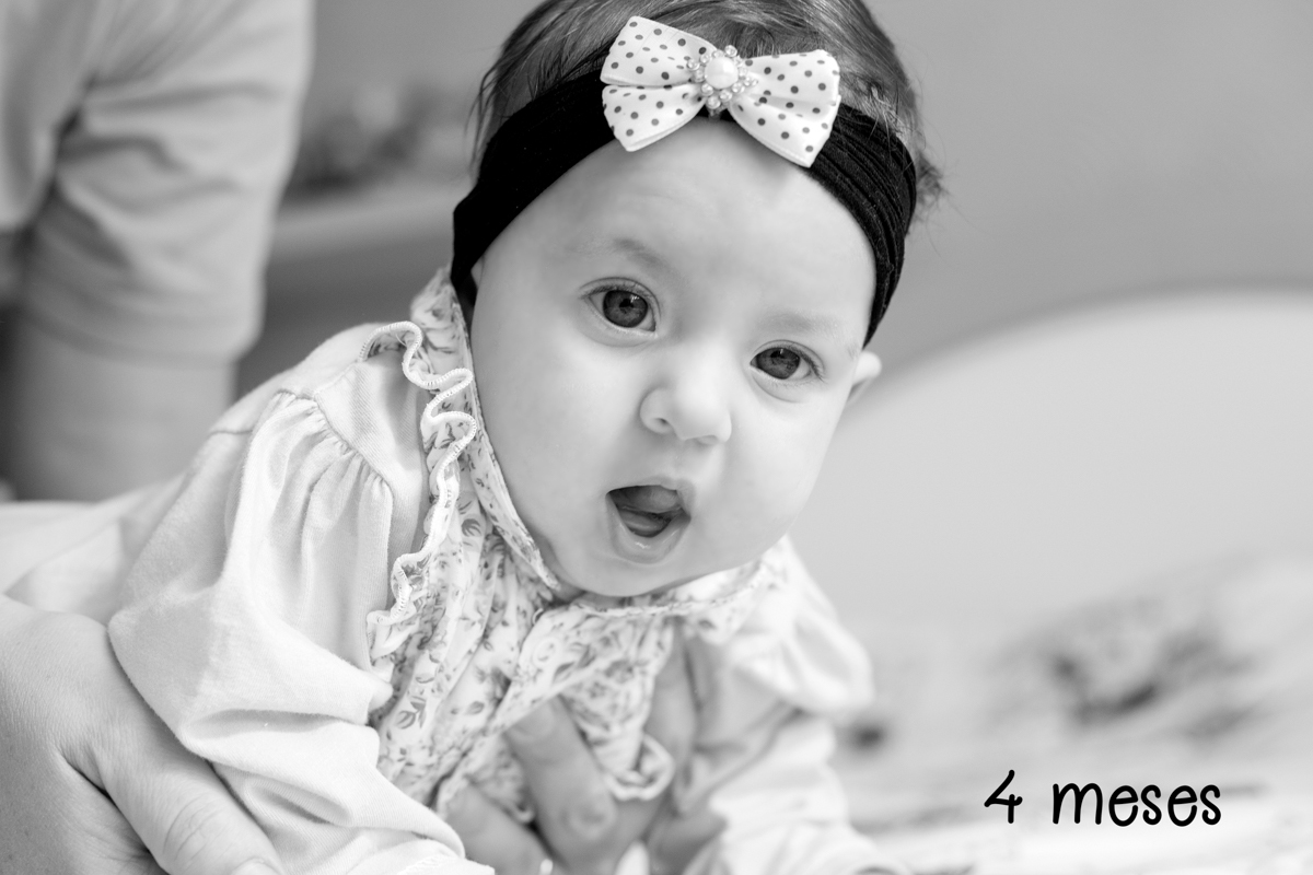 UMA FOFURA AS FOTOS EM CIMA DA CAMA