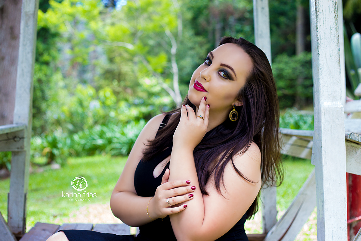 NO ENSAIO PESSOAL A MODELO FAZ OLHAR SEDUTOR