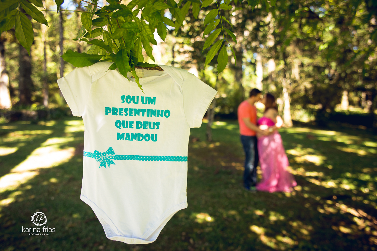 roupinhas do bebe sao usadas na sessao de fotos de gestante