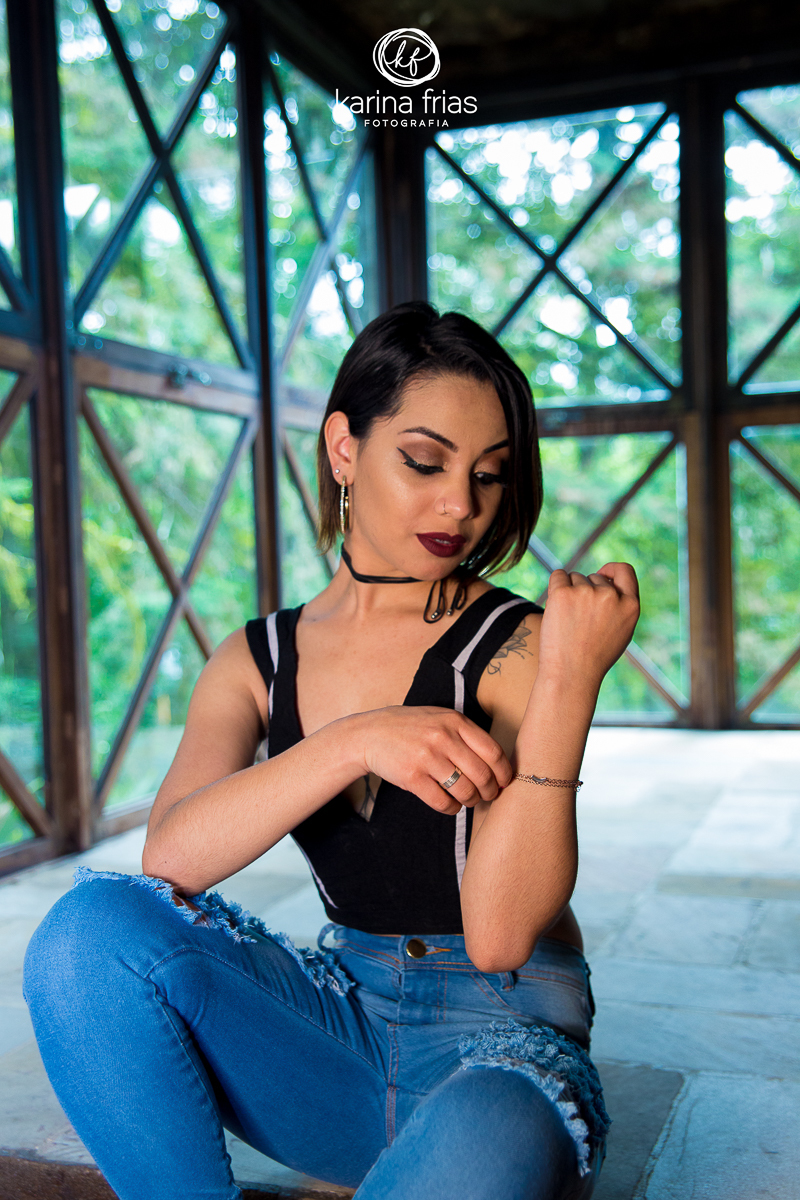 a modelo no ensaio pessoal fica tranquila