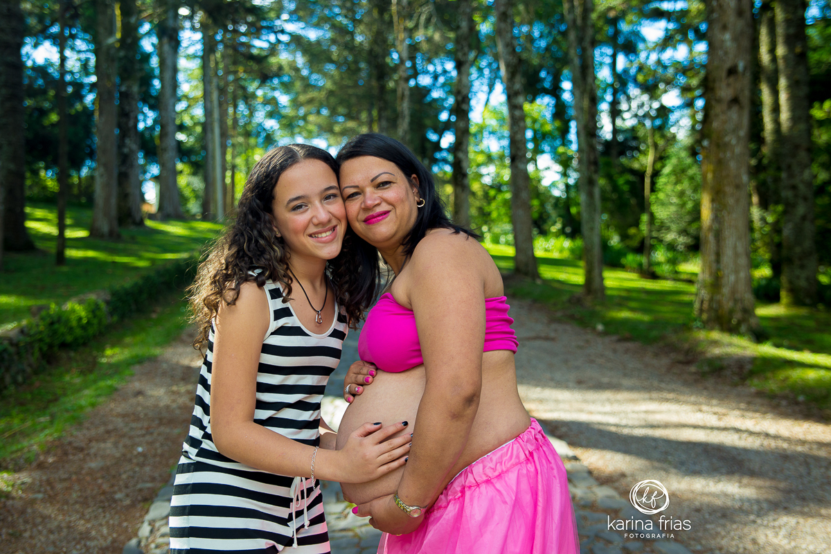 mae e filha para as fotos do ensaio de gestante em caxias do sul-rs