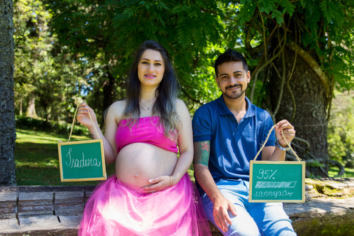 no ensaio gestante utilizamos quadrinhos como acessorios