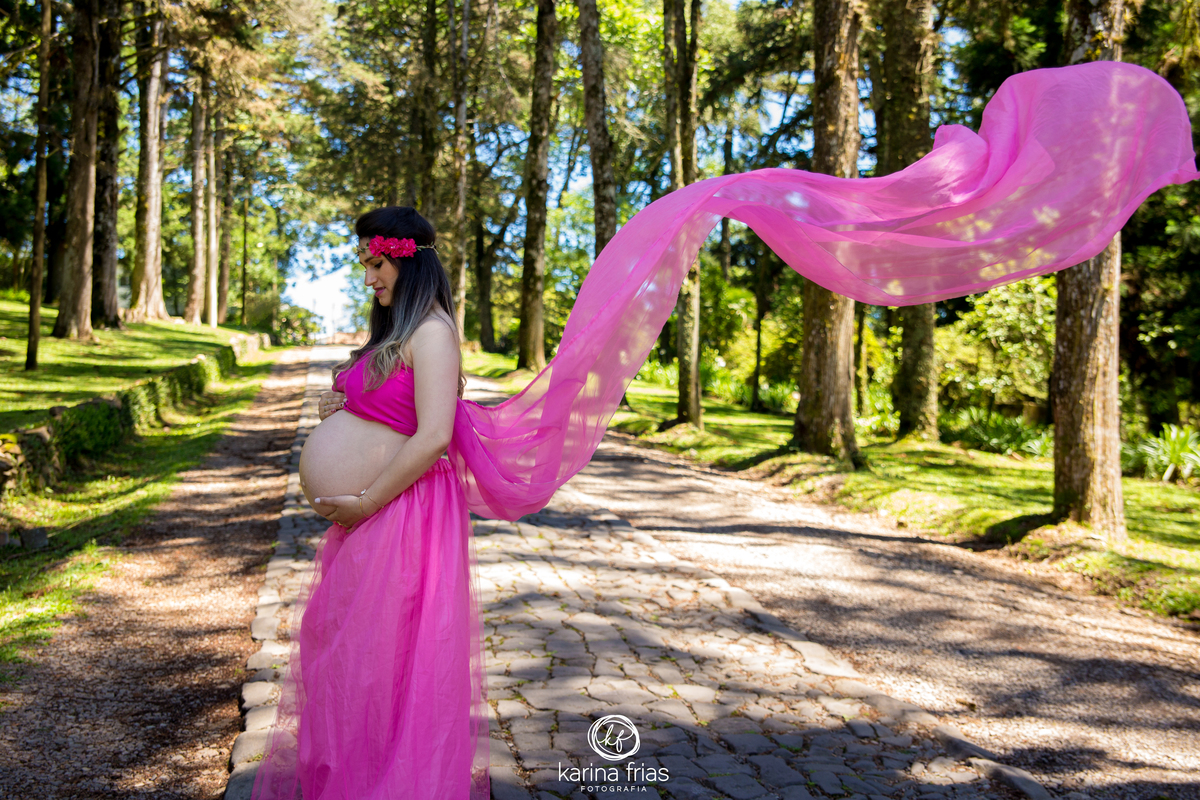 no ensaio externo de gestante utilizamos o voal dando impressao de que esta voando