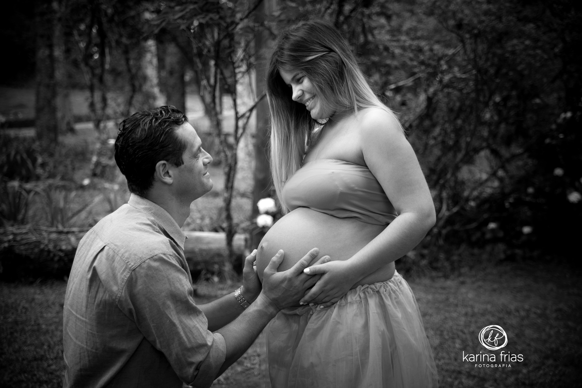 os pais entram no clima do ensaio de gestante