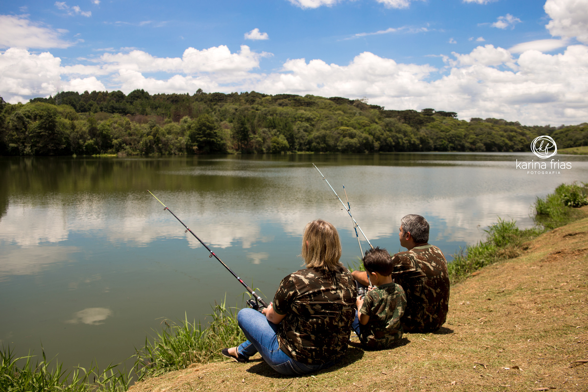 A FAMILIA PESCA PARA AS FOTOS DO BOOK DE FAMILIA