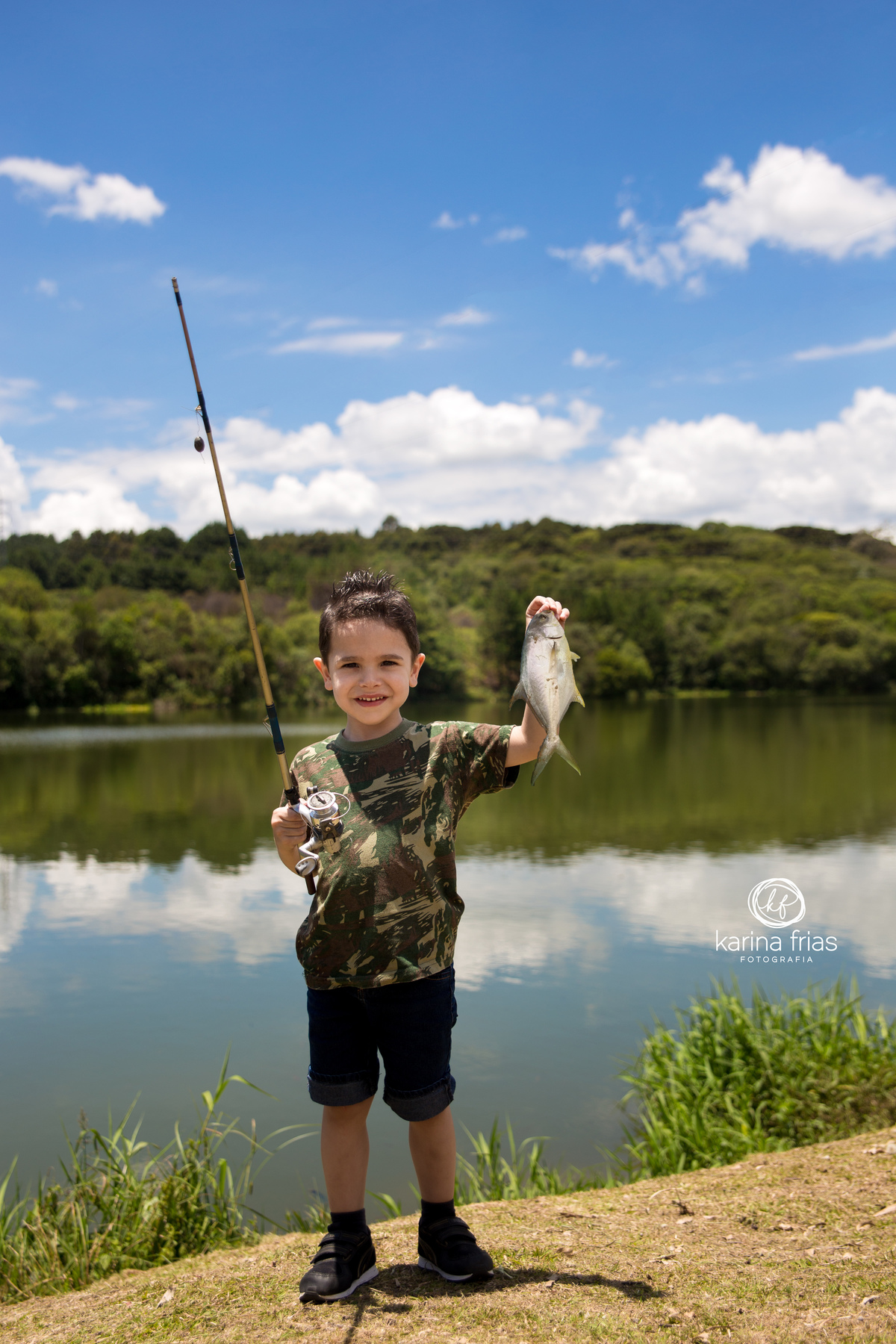 O FILHO PEGOU UM PEIXE NAS FOTOS EXTERNA DE FAMILIA