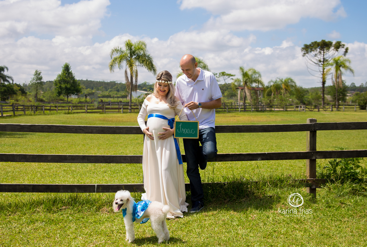 utilizamos quadrinhos como acessorios em ensaio de gestante