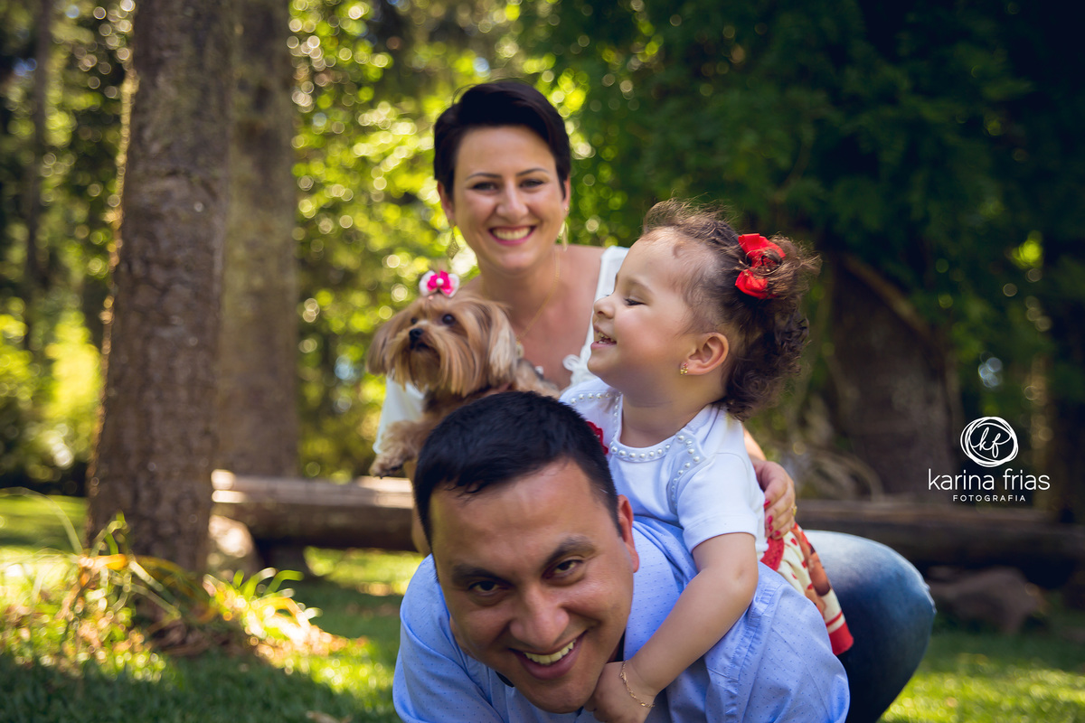 fazemos a foto de um em cima do outro no ensaio familiar