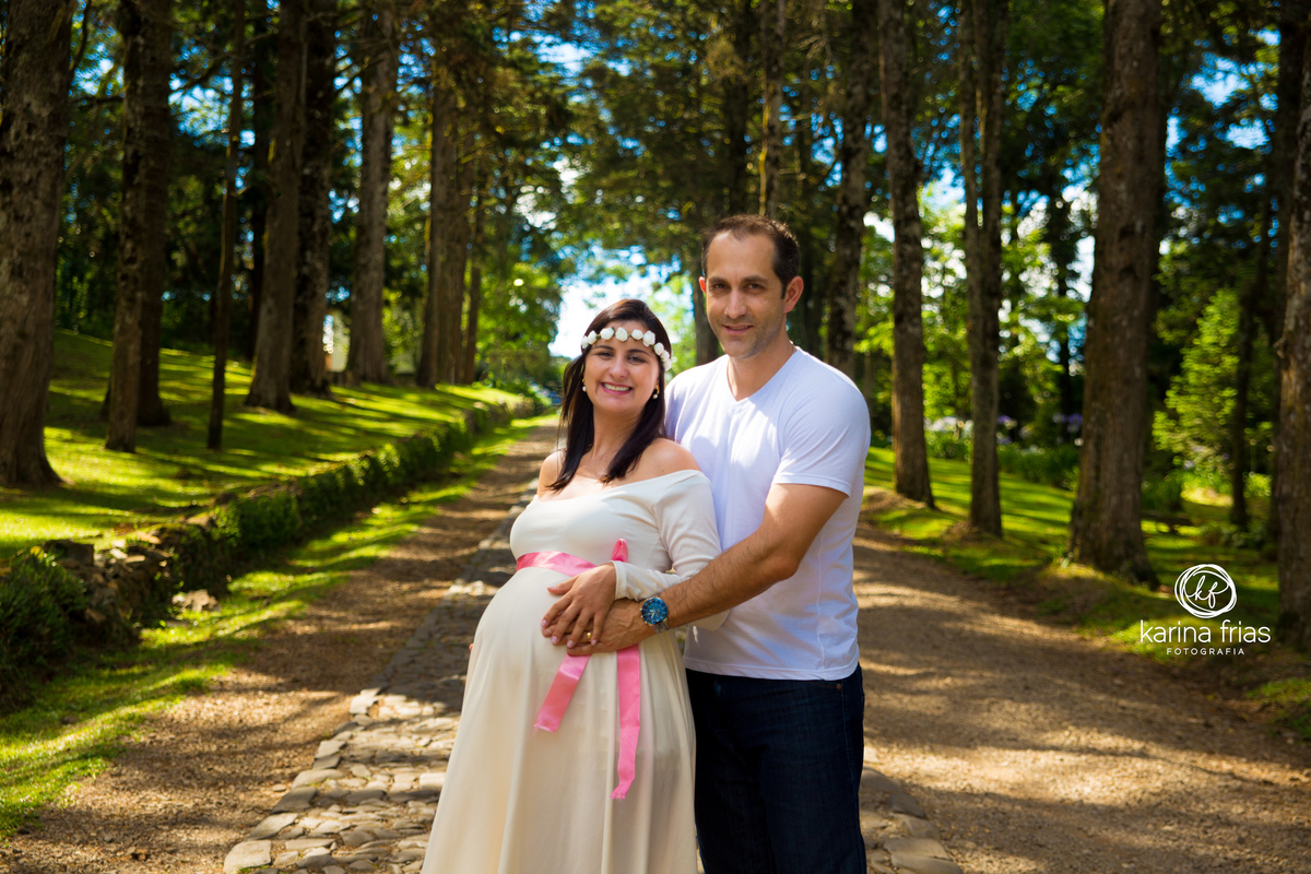 os pais posam para a fotografa de familia, karina frias de caxias do sul-rs