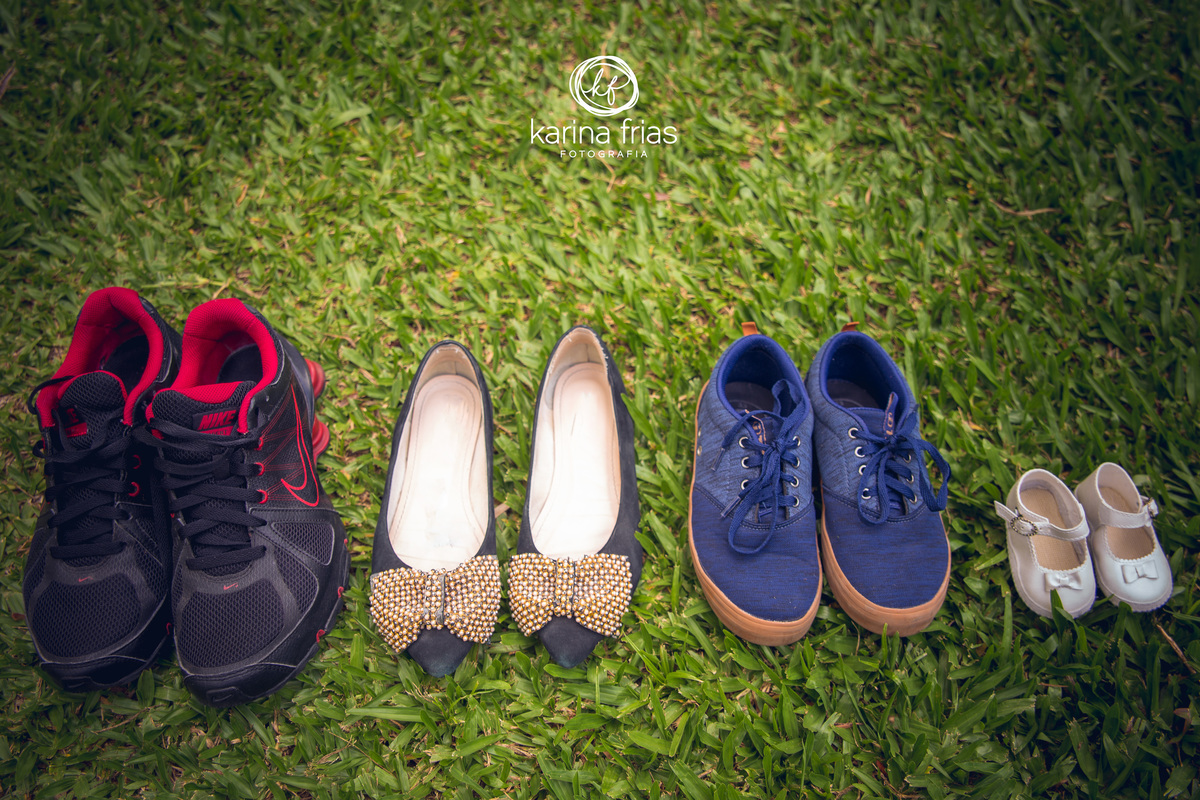 no ensaio externo de gestante fazemos a fot dos pes e dos sapatos