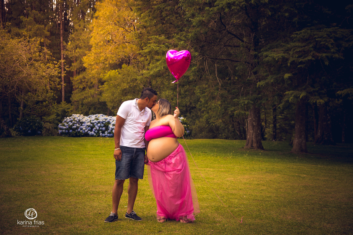 no ensaio gestante os pais levaram o balao