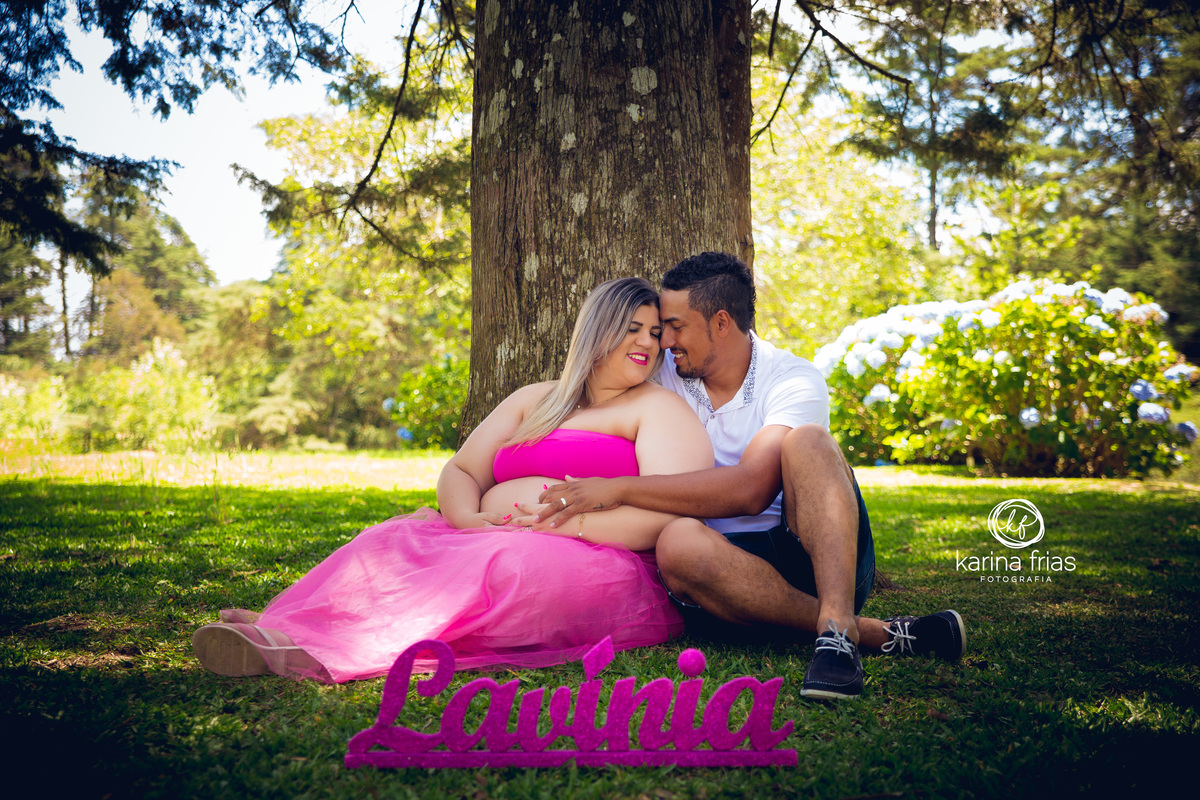 a mae levou o letreiro com o nome da filha para a sessao de fotos de gestante