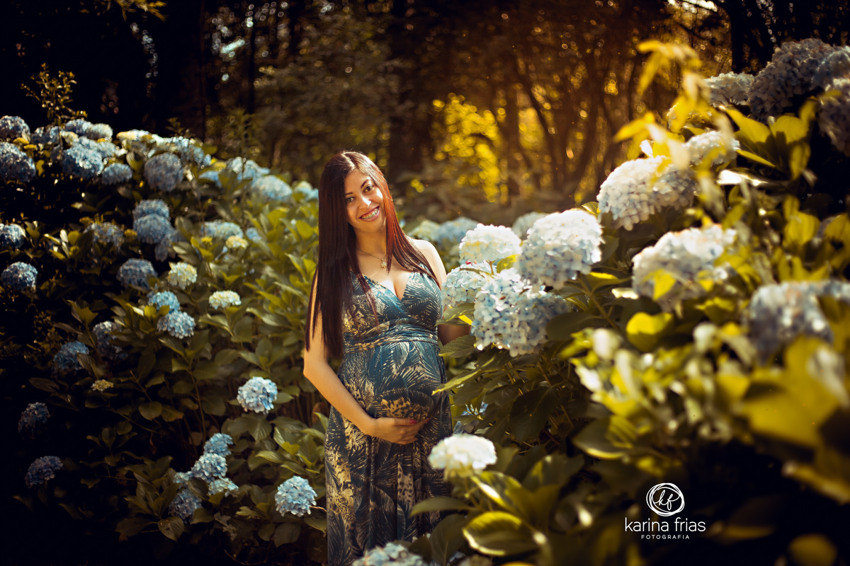 a fotografa de familia registra o momento da gestante