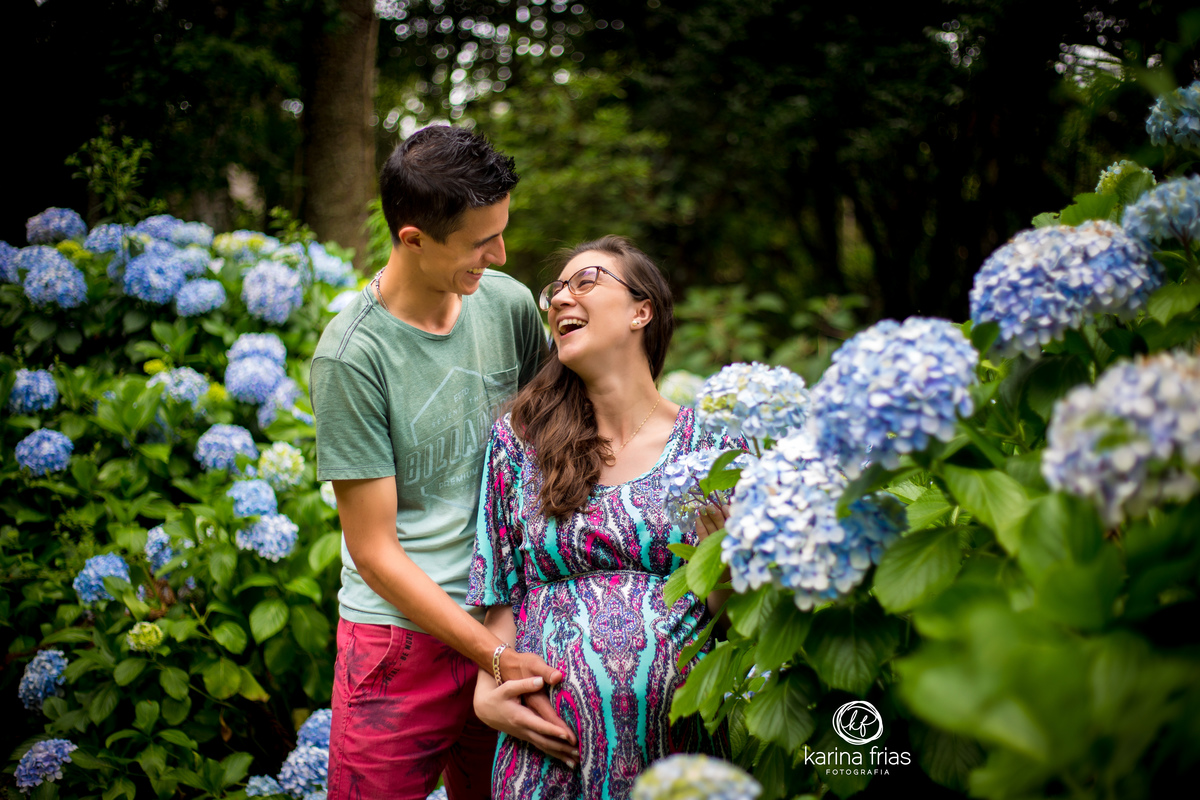 OS PAIS SORRIEM PARA O ENSAIO EXTERNO DE GESTANTE