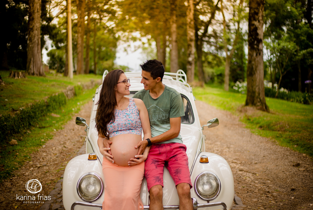 NO ENSAIO EXTERNO DE GESTANTE, O FUSCA VIROU ACESSORIO