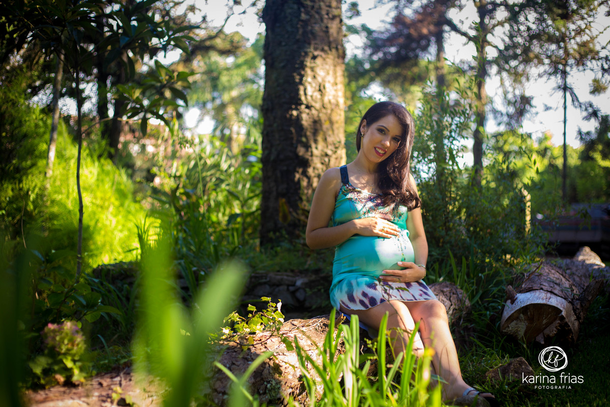 a gestante posa para as fotos do seu book