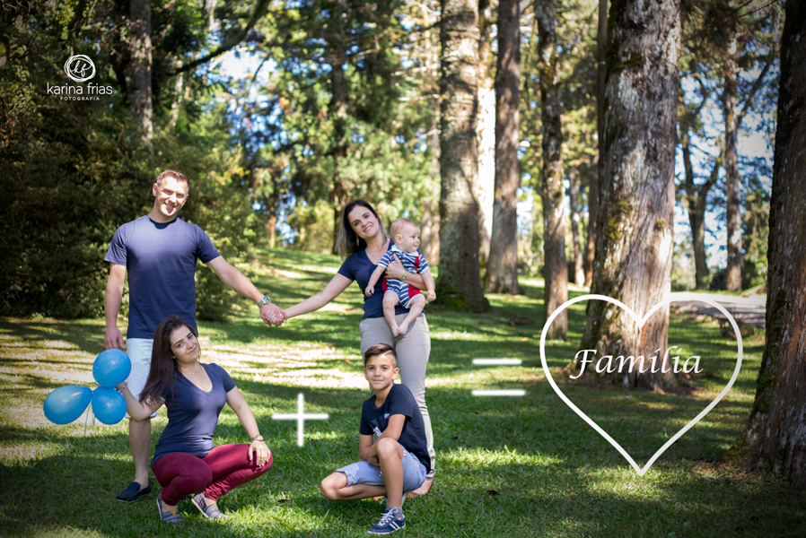 NO ENSAIO DE FAMILIA, A FOTOGRAFA KARINA FRIAS FAZ UMA MONTAGEM 
