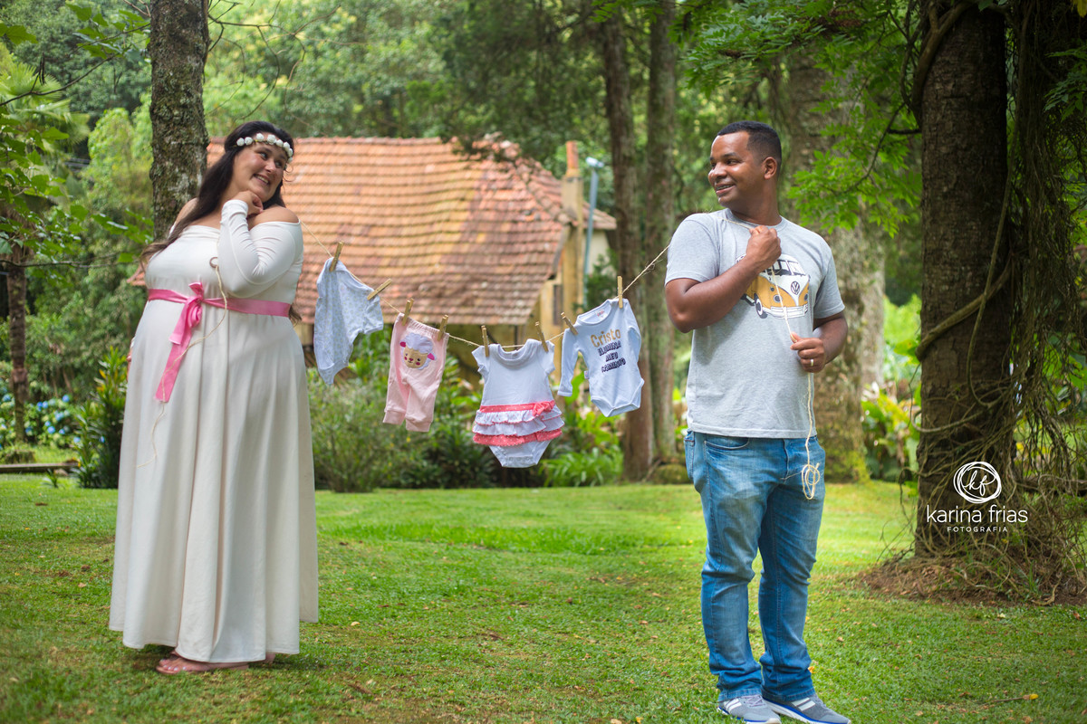 NO ENSAIO DE GESTANTE, UTILIZAMOS AS ROUPINHAS PARA CRIAR UM VARALZINHO