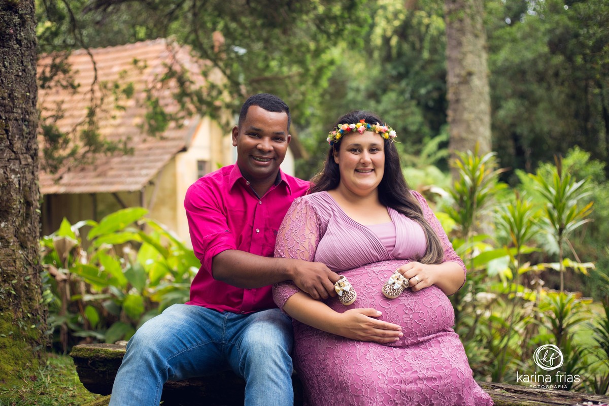 CASAL FAZ POSE PARA A FOTOGRAFA DE GESTANTE DE CAXIAS DO SUL - RS, KARINA FRIAS
