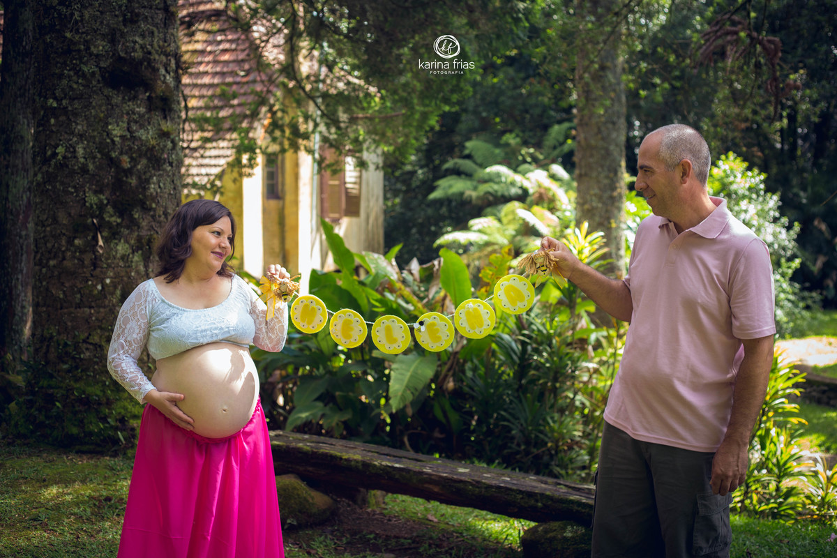 LETREIROS COM O NOME DA BEBE SAO USADOS COMO ACESSORIOS EM ENSAIO DE FAMILIA